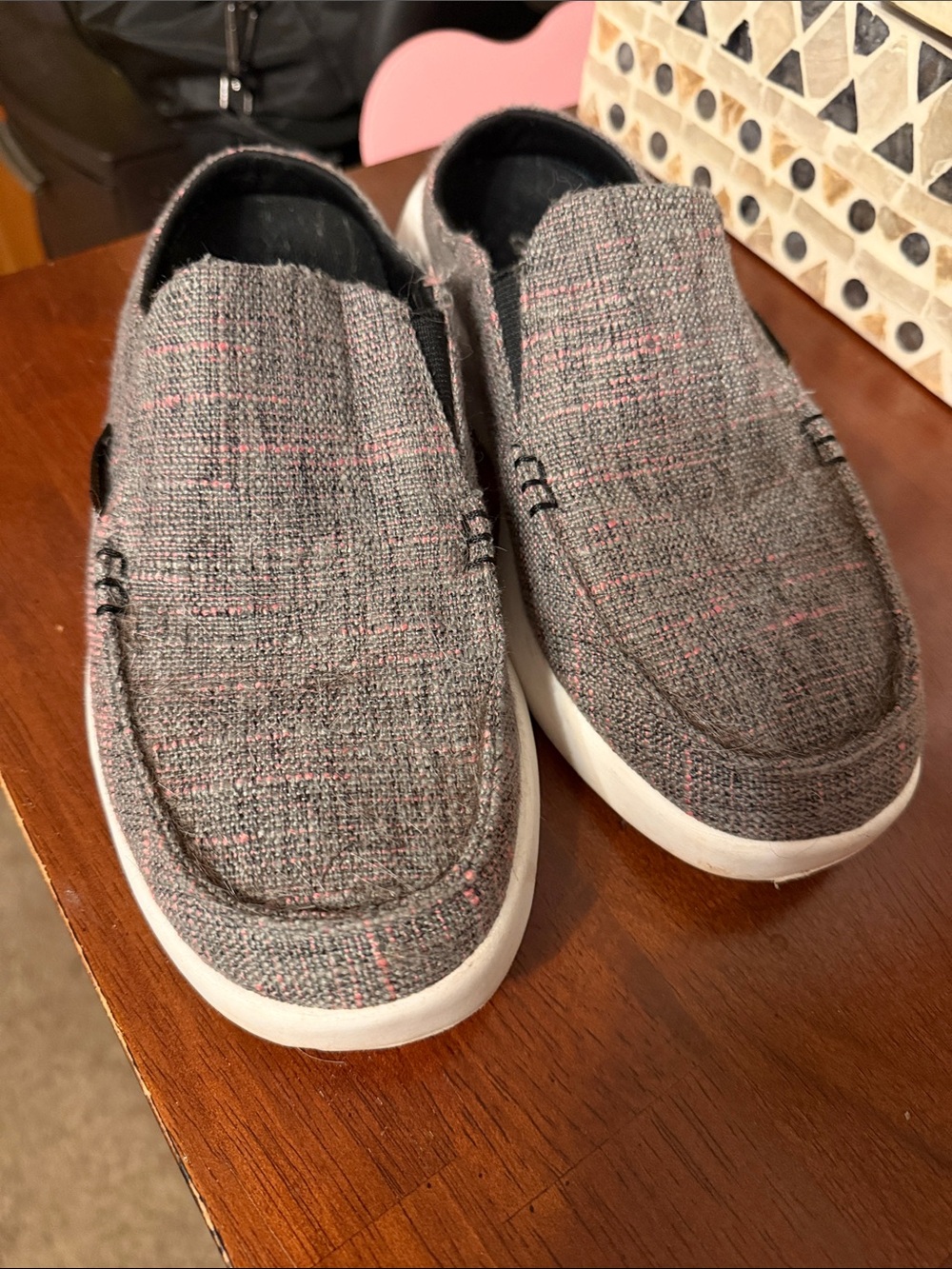 Slip-On women’s Casual Shoes in Gray with Pink Accent